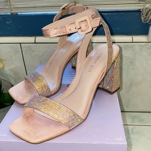 NWT * Heeled Sandal (Women)
MADDEN GIRL